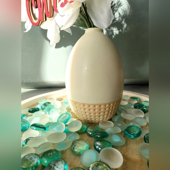 Centerpiece Set With Artificial Flower, Vase, Tray, Glass Pebbles - Picture 4 of 4